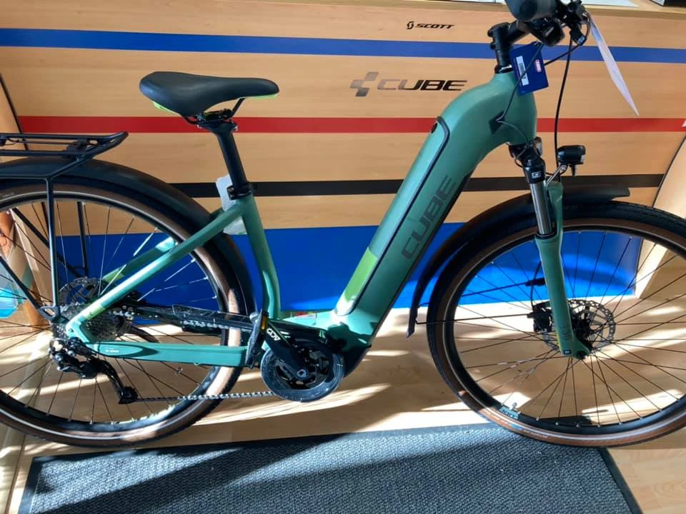 Cube Touring hybrid 
